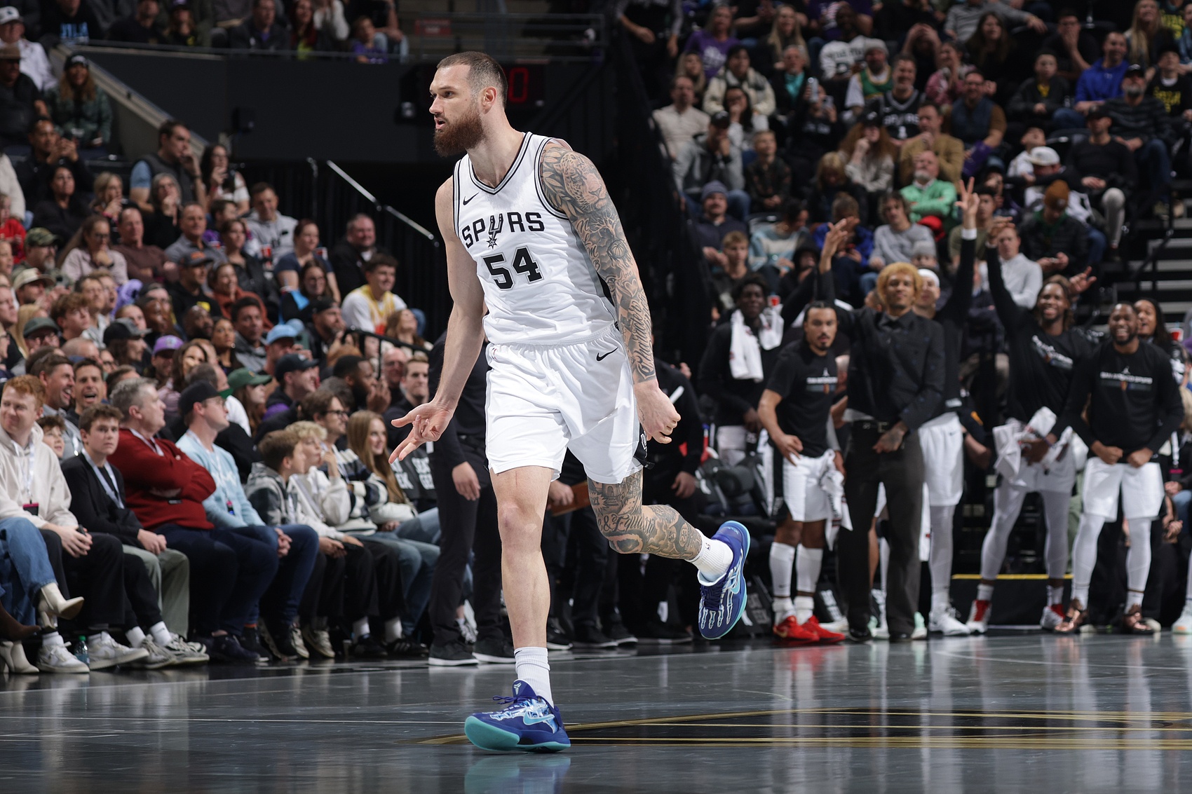 马刺逆转热火B队,布克统治全场的简单介绍 马刺逆转热火B队,布克统治全场的简单介绍