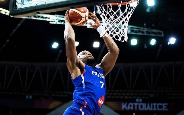 法国男篮逆转中国男篮,保罗制霸全场 法国男篮逆转中国男篮,保罗制霸全场