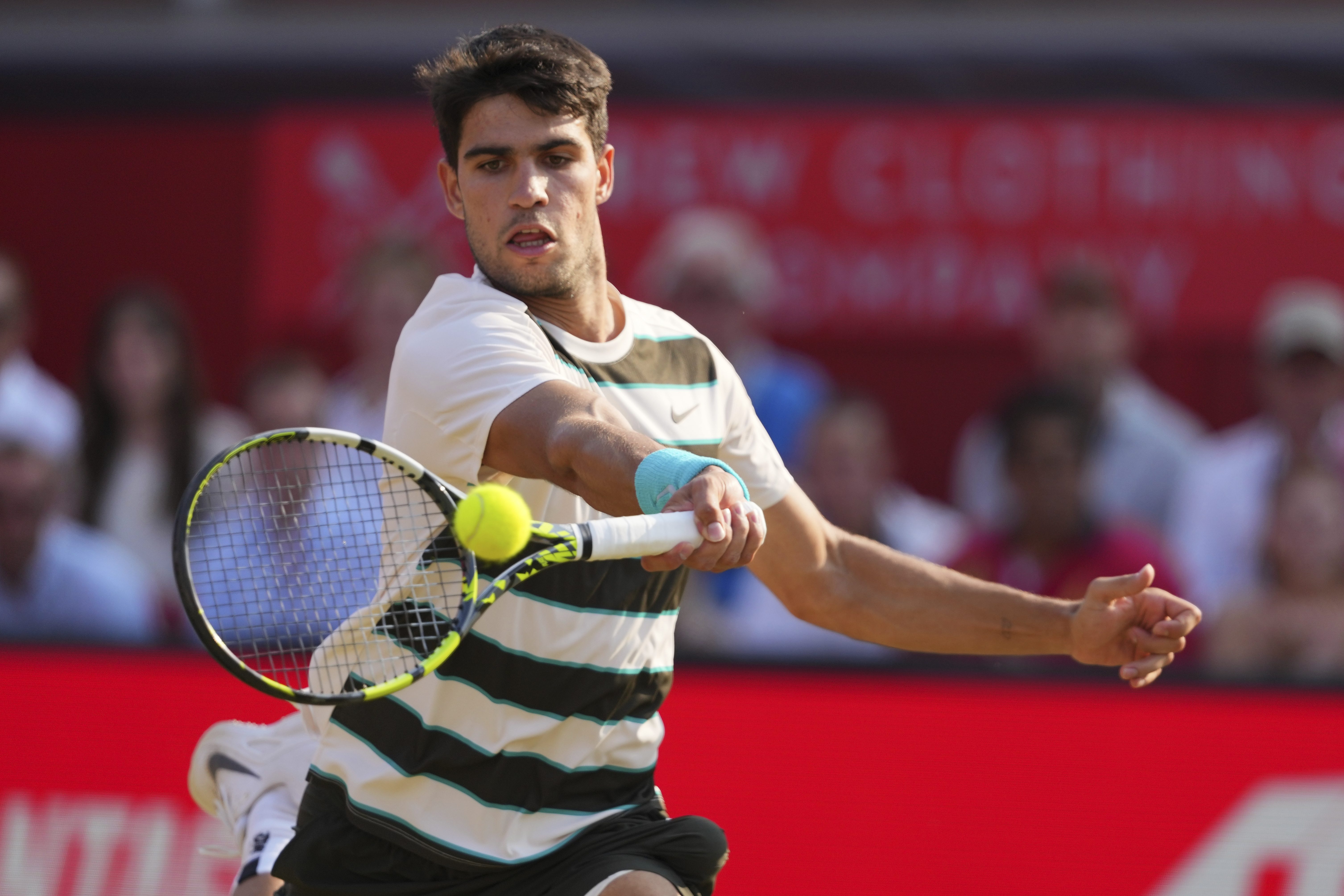 英国网球队翻盘意大利网球队，阿尔卡拉斯高光表现的简单介绍