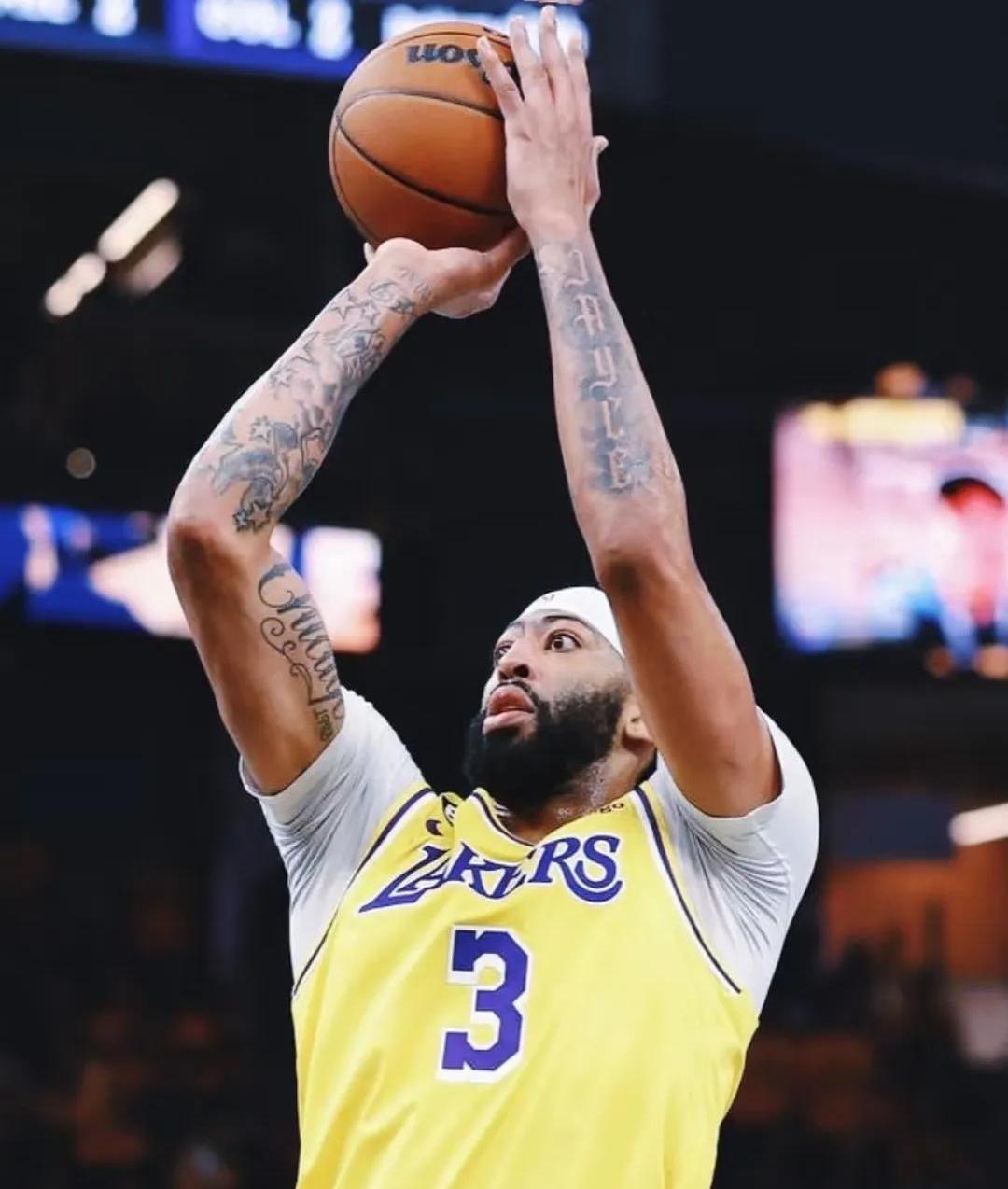 湖人B队翻盘76人，浓眉完成帽子戏法