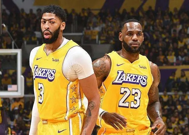 新疆队翻盘掘金，詹姆斯带队取胜