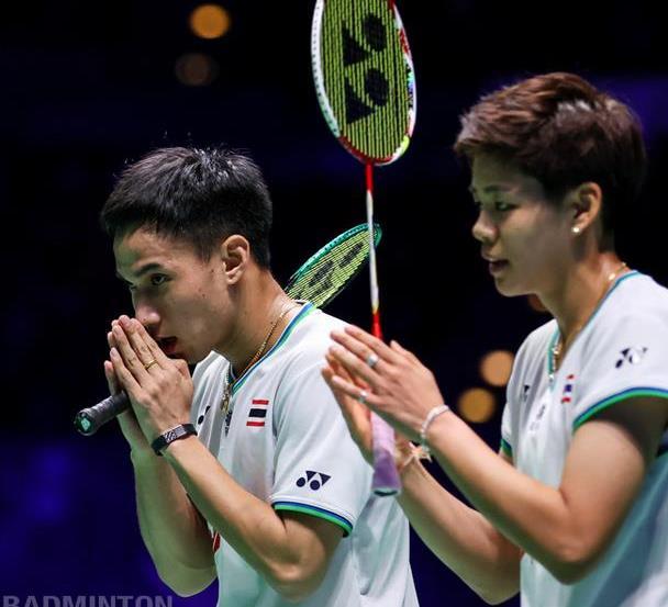 韩国队碾压印尼队，黄鸭组合带队取胜