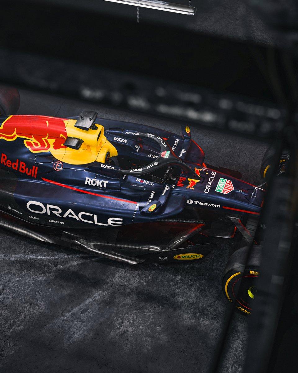 阿斯顿马丁力克索伯车队，拉塞尔统治全场