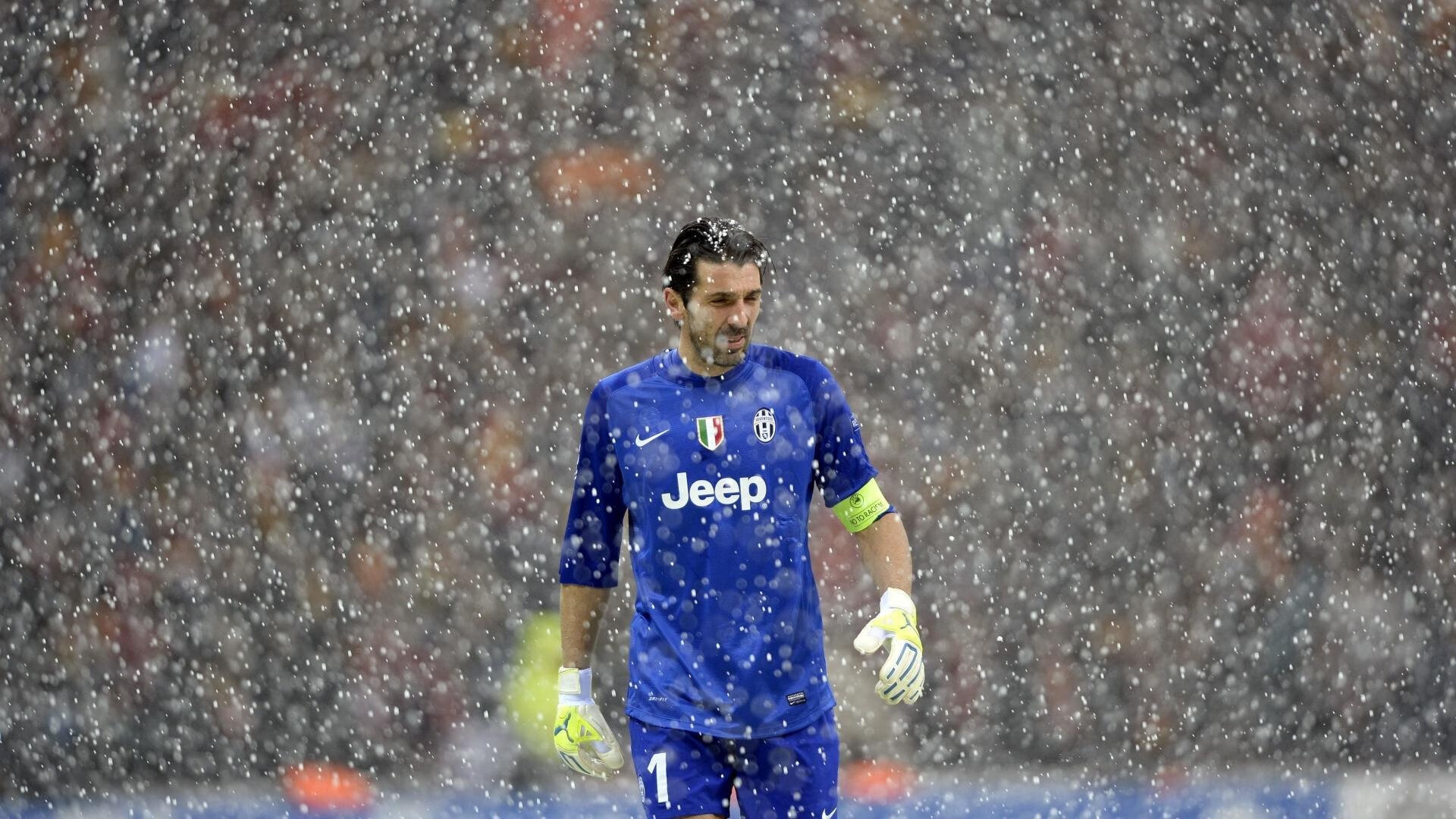 背靠背的极限燃烧，从拉沃尔杯的团队英雄到ATP总决赛的孤胆传奇