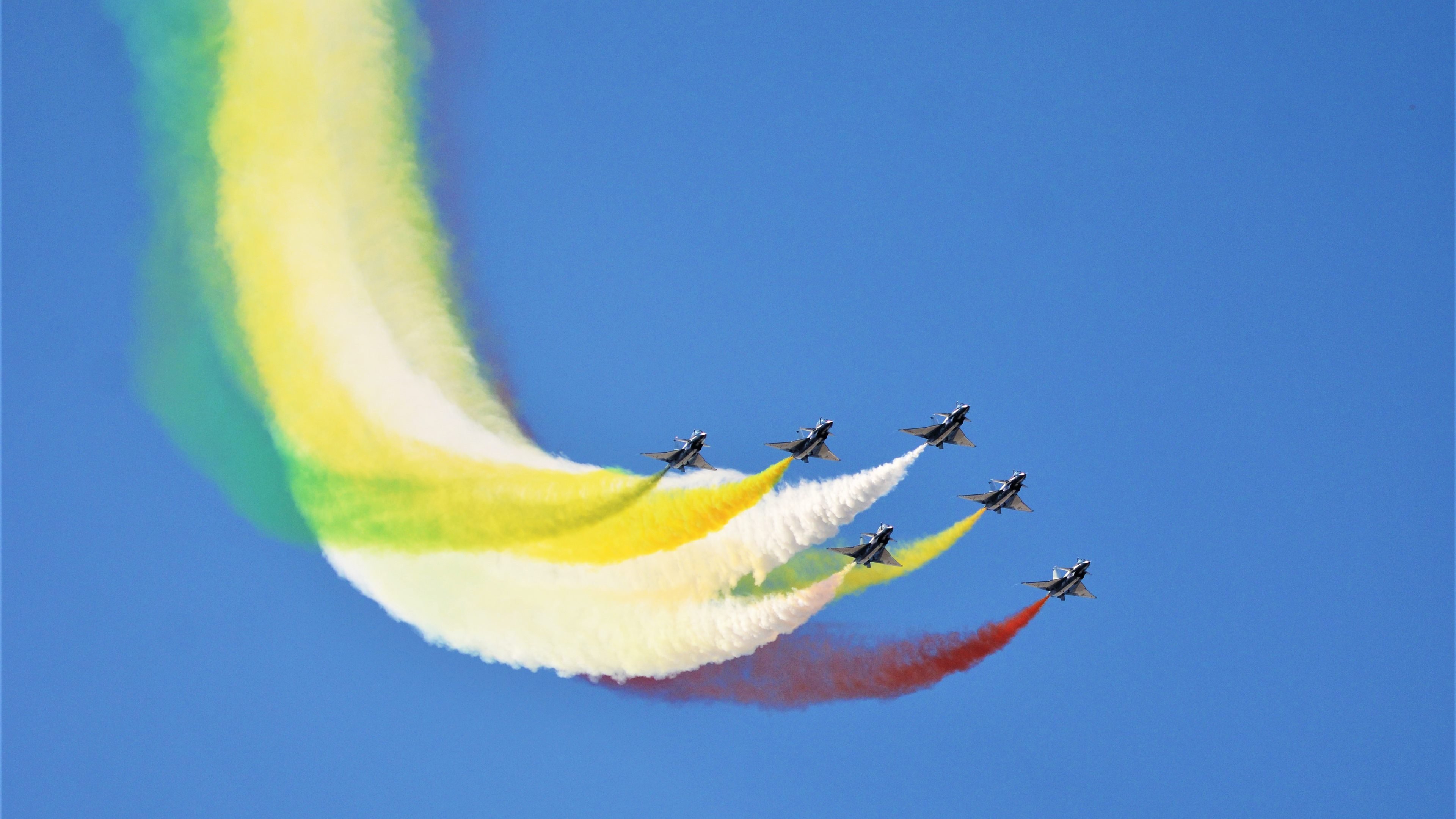 当团队之盾碾过天赋之云，深圳队窒息的全面压制，映出拉文孤星般的璀璨